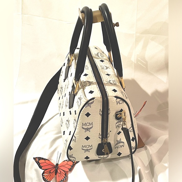 Vintage MCM Visetos Navy and White 2–Way Boston Bag - Picture 4 of 14